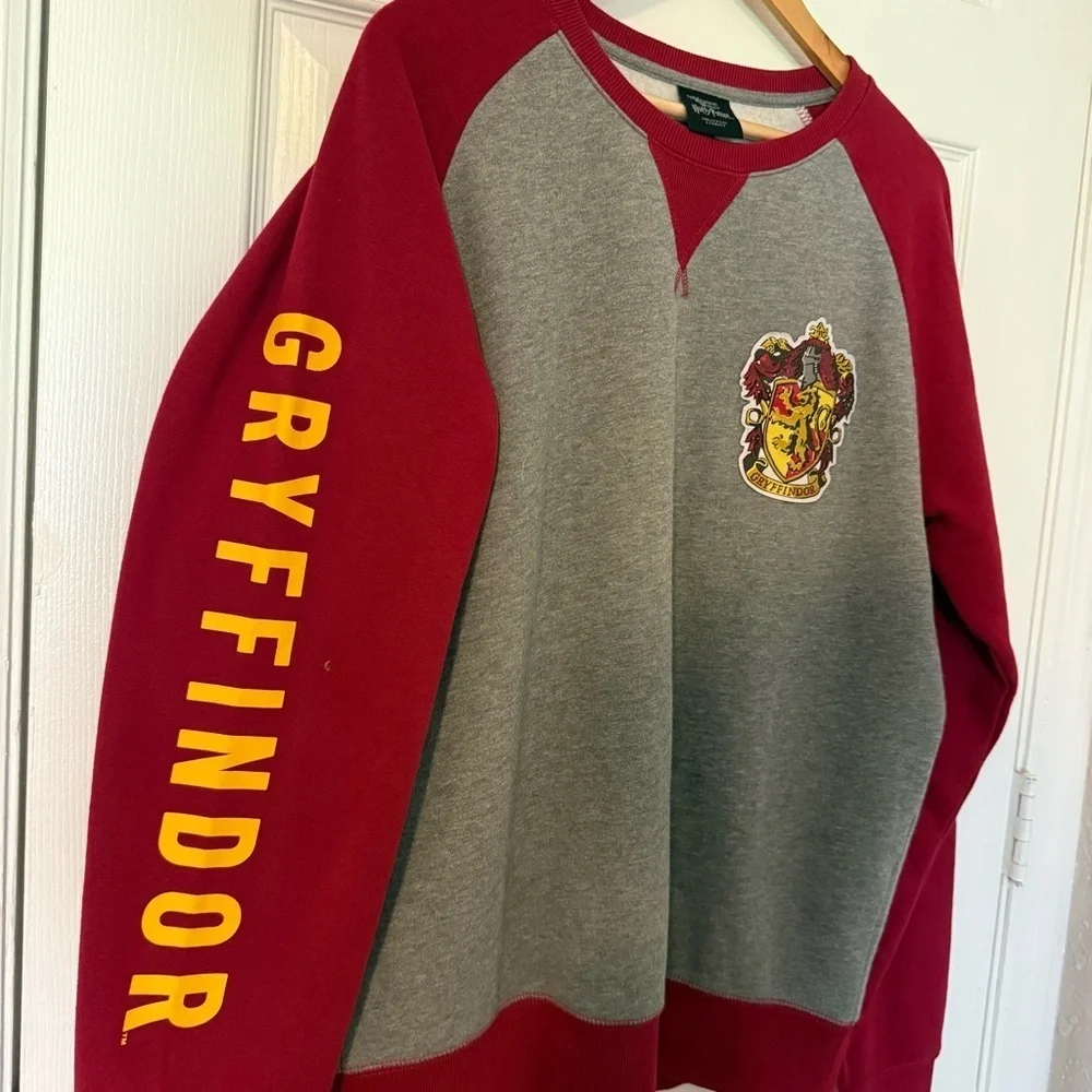 Universal Studios Wizarding World Harry Potter Gryffindor Sweatshirt Adult Large